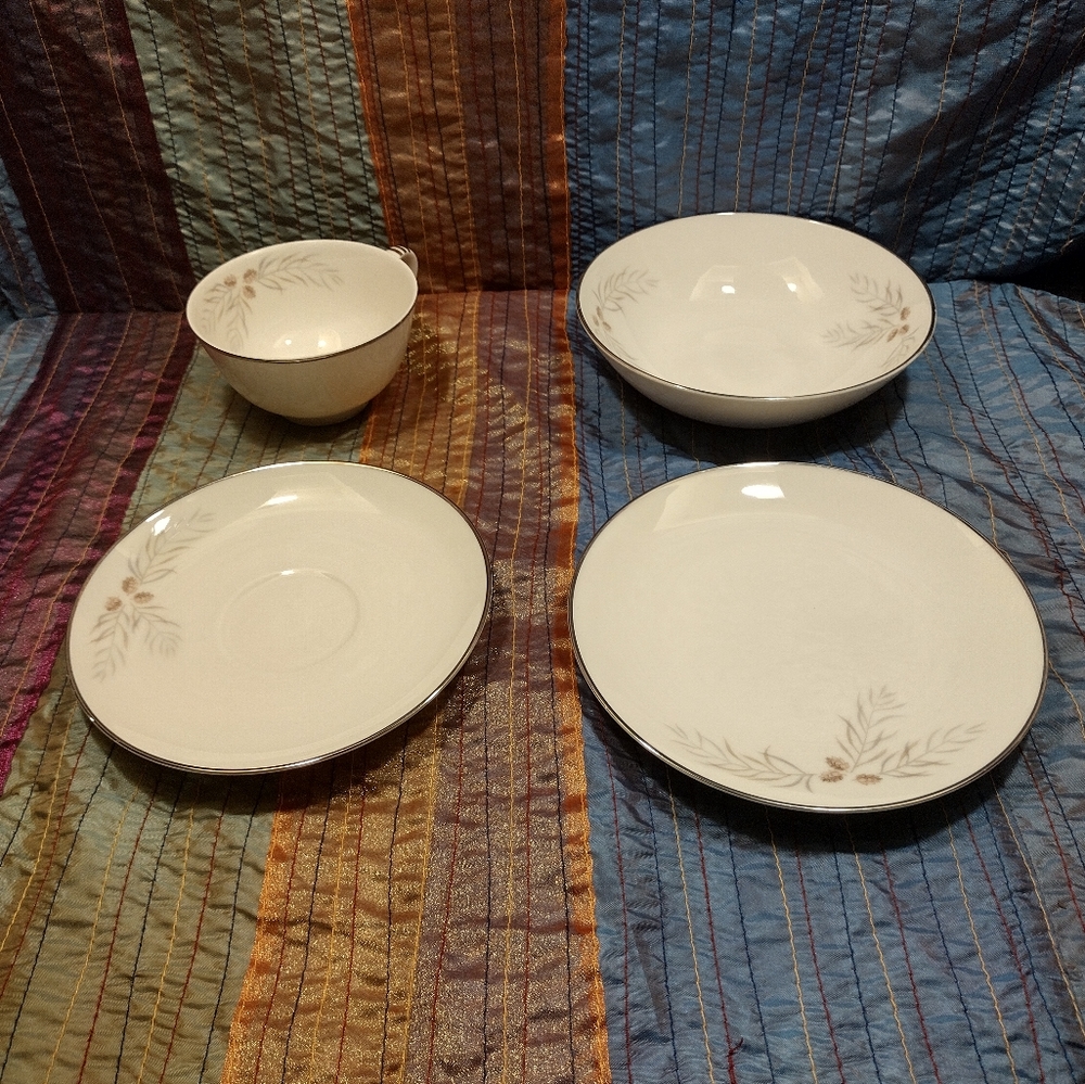 4 pieces Vintage Franciscan Porcelain  "Snow Pine" Pattern